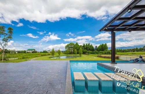 Yuanshan Apartment | Relaxing Retreat at 淞湘卉館 Villa with Pool & Breakfast