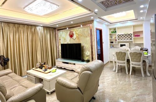 Longhua District Apartment | Discover 深圳龍華窩潮公寓 near 福田口岸, Child Friendly