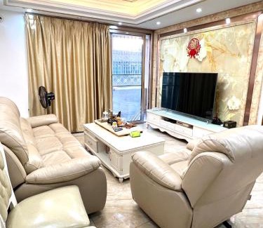 Longhua District Apartment | Discover 深圳龍華窩潮公寓 near 福田口岸, Child Friendly