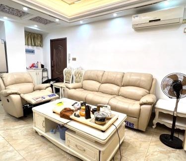 Longhua District Apartment | Discover 深圳龍華窩潮公寓 near 福田口岸, Child Friendly