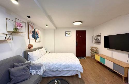 Central Business District Apartment | Family-Friendly Stay at 深圳LaCave公寓 with Great Reviews