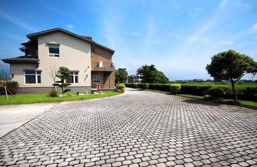 Yuanshan House | Discover Family-Friendly 深溝仔庭園民宿 with 8.7/10 Rating