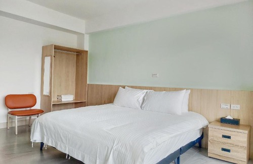 Shoufeng House | Discover EasyTimeBnB: Family-Friendly with Hot Tub Relaxation