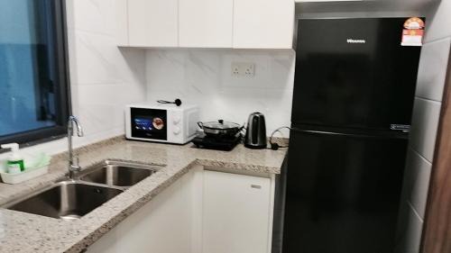 Gelang Patah Apartment | Tranquil Retreat with Pool and Family-Friendly Amenities