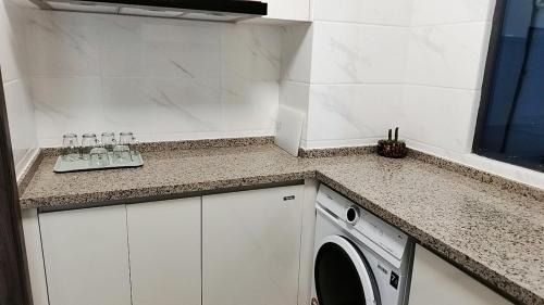 Gelang Patah Apartment | Tranquil Retreat with Pool and Family-Friendly Amenities
