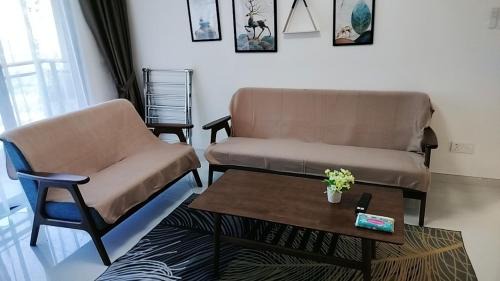 Gelang Patah Apartment | Tranquil Retreat with Pool and Family-Friendly Amenities