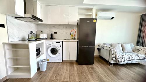Chiang Mai Apartment | Poolside Retreat at 清迈一号公寓 for Family Getaways