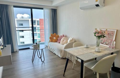 Chiang Mai Apartment | Top-Rated 清迈一号 Apartment with Pool & WiFi Access