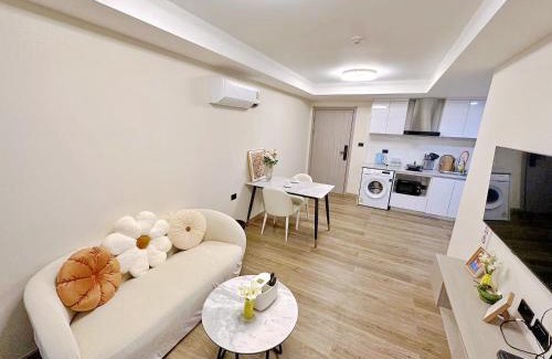 Chiang Mai Apartment | Top-Rated 清迈一号 Apartment with Pool & WiFi Access