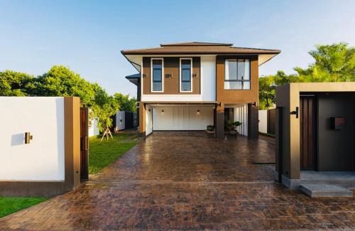 Wat Ket Villa | Elegant Pool Villa in Central Chiang Mai Near Long Kang Road