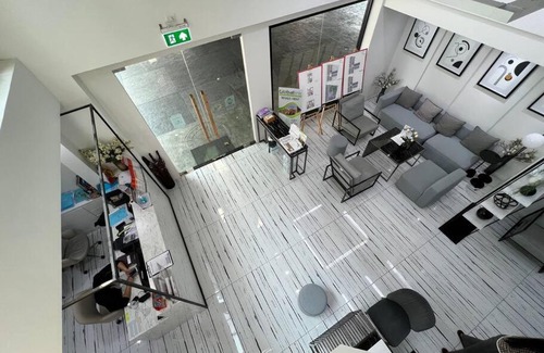 Chang Phueak Apartment | Relax at Nimman Maya: Poolside Retreat with Bike Rentals