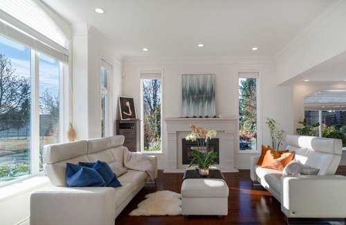 Oakridge Villa | Elegant Villa with Hot Tub and Piano Near Downtown