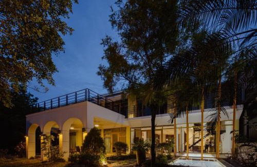 Dongshan Bed & Breakfast | Dao Villa: Guest Rated 9.1 with Pool & Pet-Friendly Perks