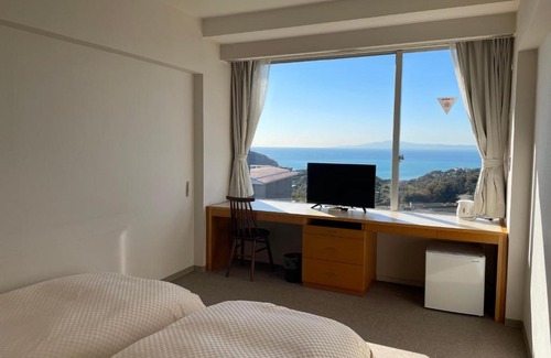 Yokosuka Hotel | Family-Friendly 湘南リリーフ with Hot Tub & Accessible Features