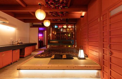 Fujisawa Villa | 湯と灯りに包まれる別世界 江の島神社まで30秒 一組限定の貸切宿