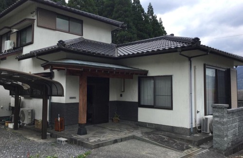 Yufuin Onsen House | Discover 湯布院月灯り: Family-Friendly with a Hot Tub