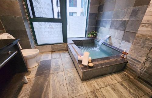 Jiaoxi House | Relax at 泡泡溫泉民宿: Pet-Friendly Retreat Awaits