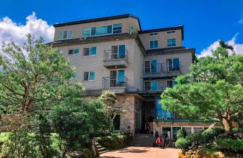 Lugu House | Welcoming Ji-Ye Homestay: Breakfast & Family-Friendly Stay