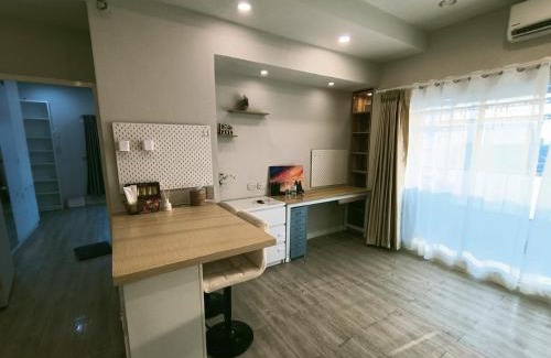 Sathorn Apartment | Cozy Retreat with Family-Friendly Dining and Top Reviews