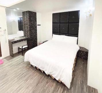 Dongshan House | Riverside Retreat: Pet & Child Friendly, Rated 9/10