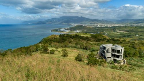 Hengchun House | Experience Wandering Walls: Family-Friendly Retreat with Pool