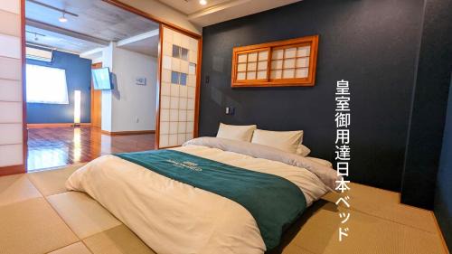 Kumoji Apartment | Discover 琉球モダン宿りゅうだん: 4-Star Family Retreat