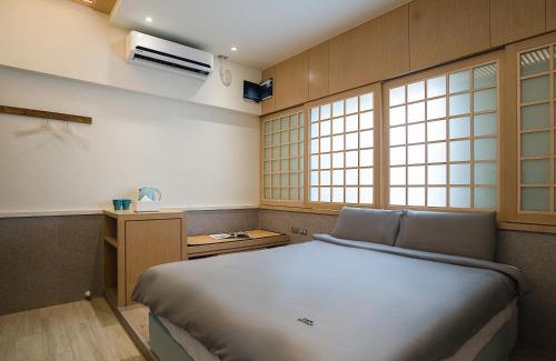 Liuqiu Bed & Breakfast | Experience the Tranquility of 琉球茶室 現代館 by the Ocean