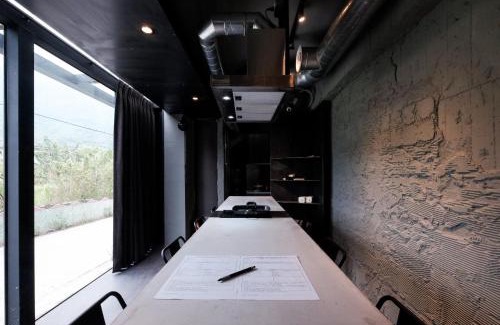 Xincheng House | Experience Lifeis民宿新城館 with Pet-Friendly KTV Fun