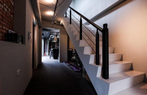 Xincheng House | Experience Lifeis民宿新城館 with Pet-Friendly KTV Fun