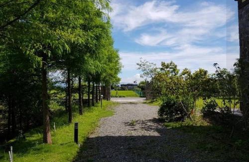 Dongshan Villa | Idyllic 田園城堡包棟民宿: Pet & Child Friendly Oasis
