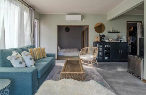 Shiraoi-cho House | Tranquil Retreat: 田舎の隠れ家 with Child-Friendly Amenities