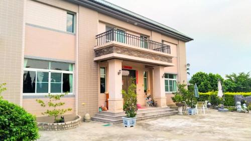 Shanlin District House | Experience Elegance at 登雲villa with Pool & Breakfast