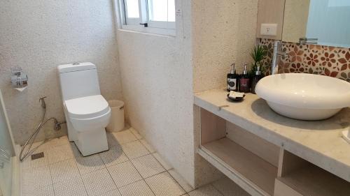 Sail Rock Beach House | 白水木民宿: Romantic Oceanfront Retreat in Charming Town