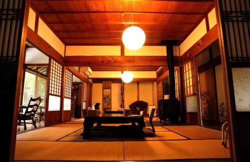 Motosu Villa | Inviting 百笑宿場couch: Oceanfront Retreat with Pool