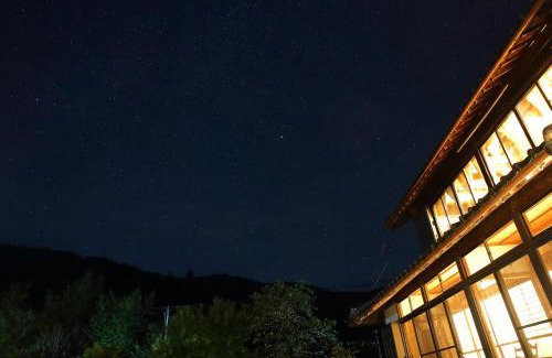 Motosu Villa | Inviting 百笑宿場couch: Oceanfront Retreat with Pool
