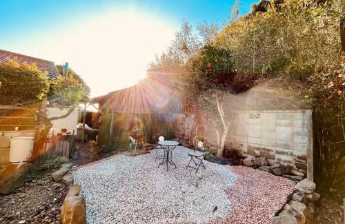 Shirahama House | Explore 皆様お宿 川風: Oceanfront Retreat with Hot Tub