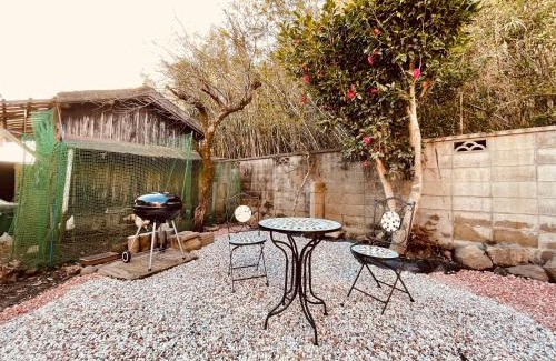 Shirahama House | Explore 皆様お宿 川風: Oceanfront Retreat with Hot Tub