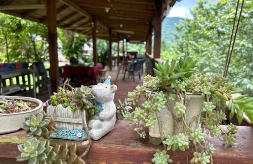 Nanzhuang House | Top-Rated Mei Shan Ju: Family-Friendly with Kitchen & Breakfast