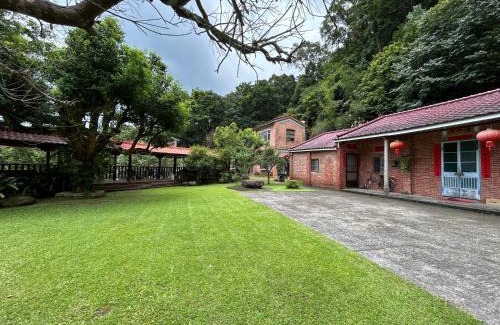 Nanzhuang House | Top-Rated Mei Shan Ju: Family-Friendly with Kitchen & Breakfast
