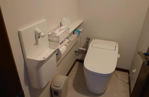Suginami Villa | Scenic View Home with Kitchen - Guest Rated 9.7/10