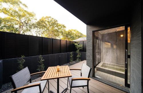 Beppu Villa | Relax at 石垣泉: Family-Friendly Retreat with Hot Tub