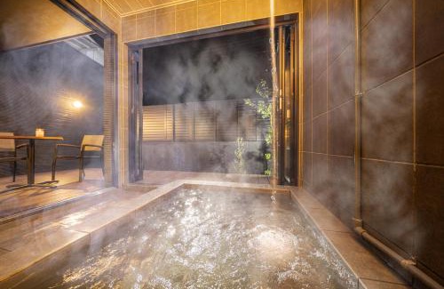 Beppu Villa | Relax at 石垣泉: Family-Friendly Retreat with Hot Tub