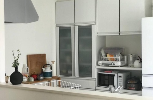 Okinawa House | Prime Location: Walk to the Beach, Near Airport & Family Friendly