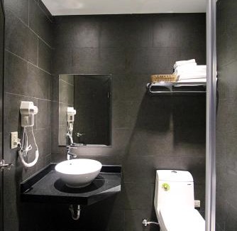 Hualien Bed & Breakfast | Experience窗外的海 - Steps from Ocean Park & Family-Friendly