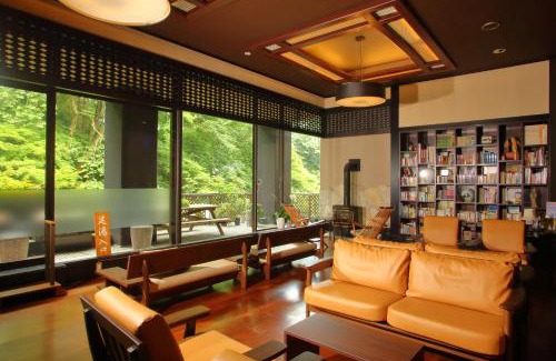 Tsukuba Hotel | Relax at 筑波山江戸屋: Family-Friendly with Hot Tub Access
