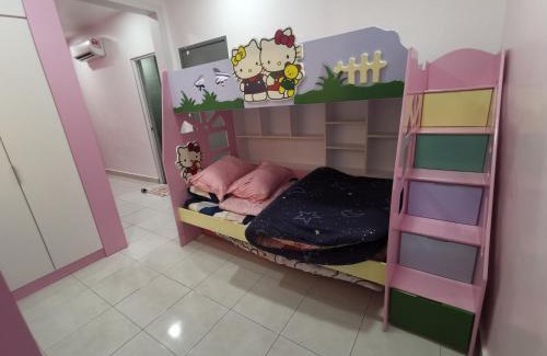 Kluang House | Welcoming 米米民宿: Top-Scored Stay for Families & Pets