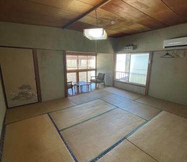 Oshima House | Pet-Friendly Ocean View Stay at 素泊まり民宿とみや