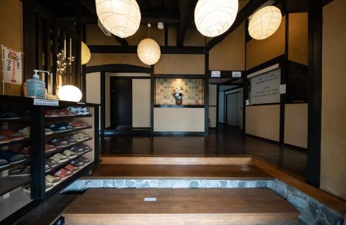 Yufuin Onsen Hotel | Discover 素泊り旅館 Yururi: Family-Friendly Retreat with Hot Tub