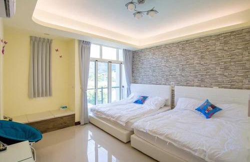 Zhushan House | Welcoming Stay at 綠竹筍民宿 with Breakfast & Family Amenities