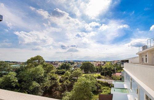 Zhushan House | Welcoming Stay at 綠竹筍民宿 with Breakfast & Family Amenities